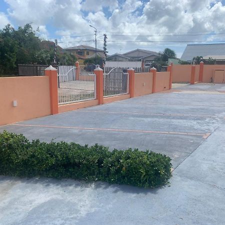 Omira Apartment Suites Willemstad Buitenkant foto