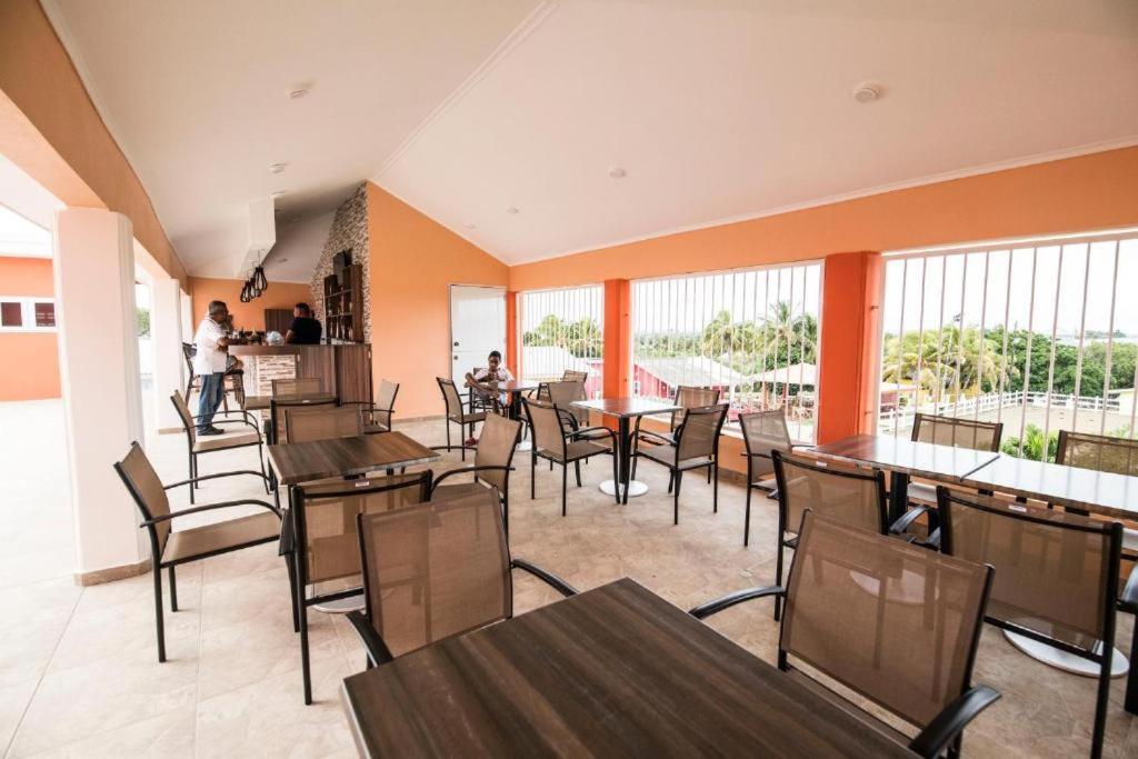 Omira Apartment Suites Willemstad Buitenkant foto